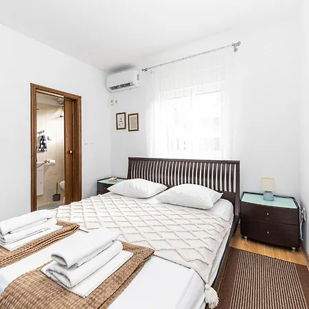 In Kastel Stafilic With Kitchen Holiday home