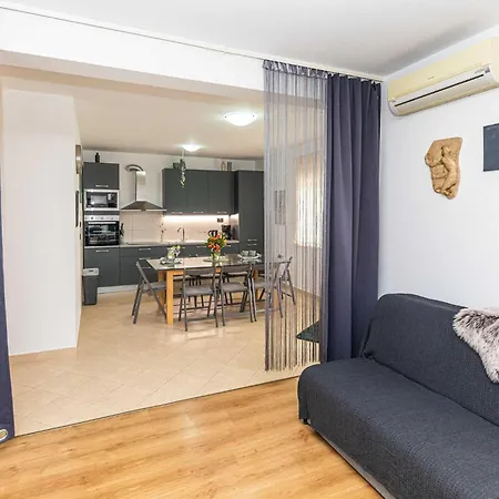 In Kastel Stafilic With Kitchen Holiday home