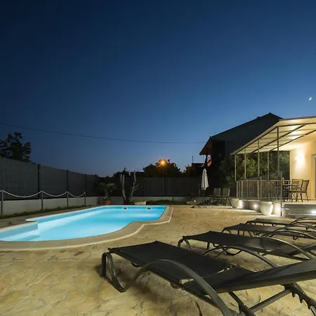 In Kastel Stafilic With Kitchen Holiday home