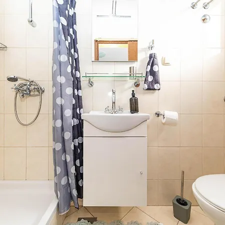 Casa de Férias Three-bedroom In Kastel Stafilic Kaštela