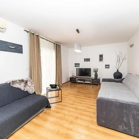 Three-bedroom In Kastel Stafilic Kaštela