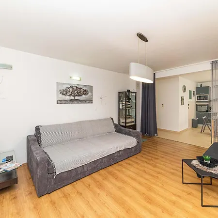 Three-bedroom In Kastel Stafilic
