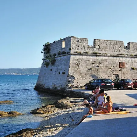 Three-bedroom In Kastel Stafilic *