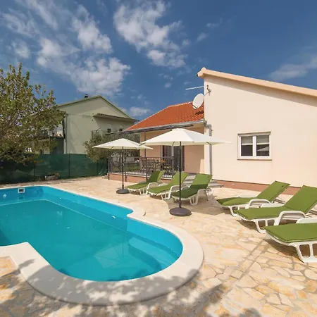 Three-bedroom In Kastel Stafilic * Kaštela