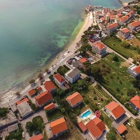 Three-bedroom In Kastel Stafilic